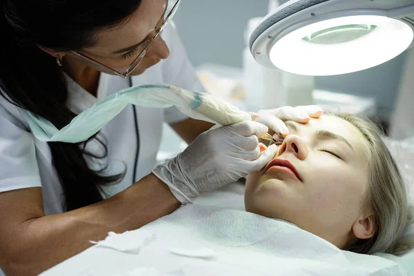 Professional Permanent Makeup Artist Her Client Lash Line Enhancement Treatment — Stock Photo, Image