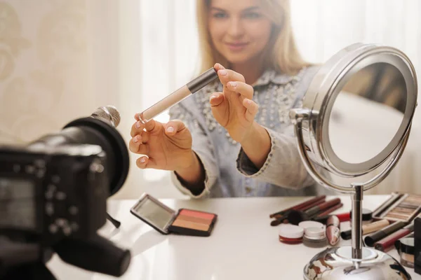 Young Woman Beauty Blogger Making Video Review Liquid Concealer — Stock Photo, Image