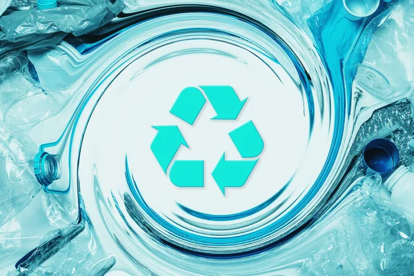 プラスチック廃棄物やリサイクルのシンボルの山 プラスチックのリサイクル又はグリーンウォッシュの概念 — ストック写真