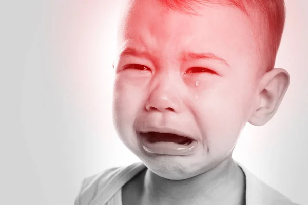Nahaufnahme Eines Kleinen Weinenden Babys Das Unter Kopfschmerzen Leidet — Stockfoto