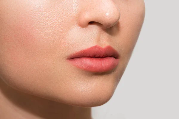 Close Van Vrouwelijke Lippen Permanente Make Lip Blozen Procedure — Stockfoto