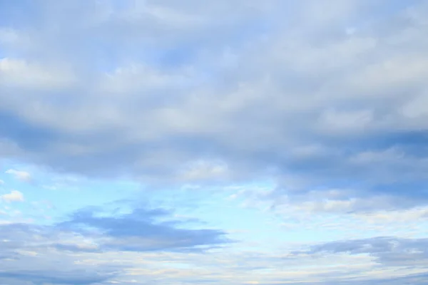 Fundo Belo Céu Azul Tranquilo Com Nuvens — Fotografia de Stock