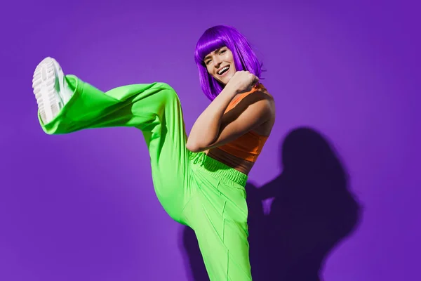 Carefree Active Woman Dancer Wearing Colorful Sportswear Having Fun Purple — Stock Photo, Image