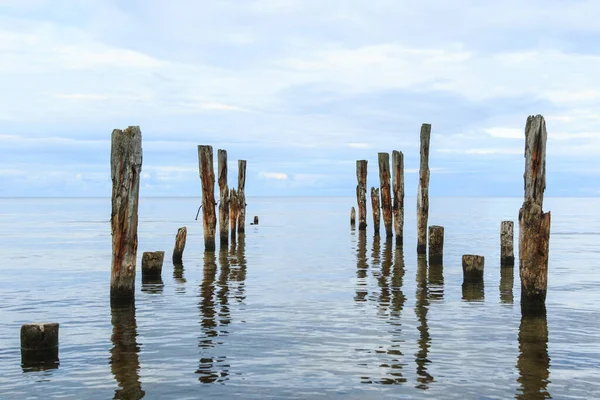 Beautiful Shot Calm Sea Scenery Broken Pier Poles Sticking Out — Stock Photo, Image