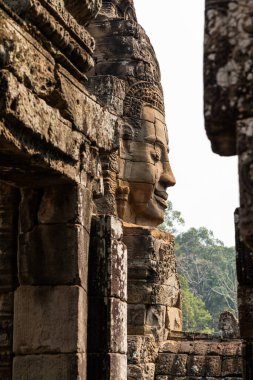 Angkor 'daki antik Bayon Tapınağı kalıntıları Siem Reap, Kamboçya