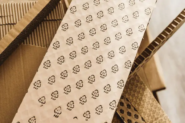 Detailní Záběr Kartónového Odpadu Symbolem Pap21 Koncepty Recyklace Papíru Třídění — Stock fotografie