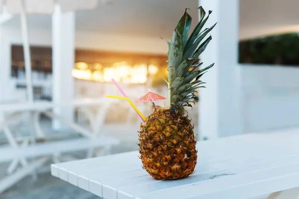 Closeup Tropical Cocktail Served Pineapple White Table Sunset — Stock Photo, Image