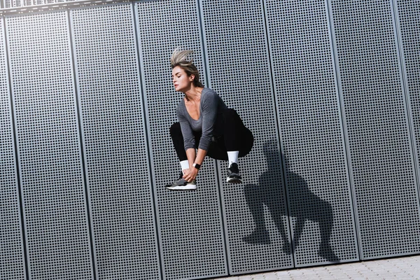 Woman Athlete Jumping Her High Intensity Interval Training Street — Stock Photo, Image