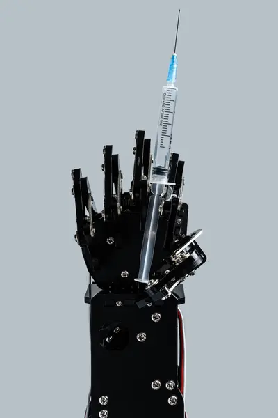 Opravdová Robotická Ruka Stříkačkou Koncept Umělé Inteligence Robotů Medicíně — Stock fotografie