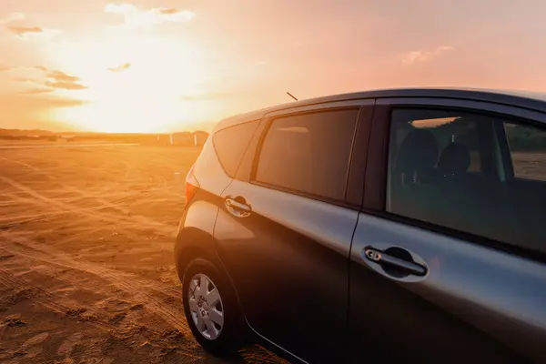 Beautiful Sunset Modern Car Roading Beach — Stock Photo, Image