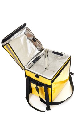 Beyaz arka planda izole edilmiş yiyecek teslimatı için sarı termal çanta