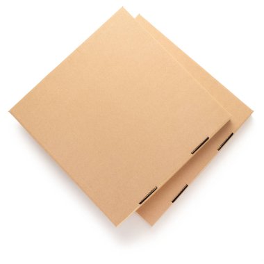 Beyaz arka planda izole edilmiş iki kapalı karton pizza kutusu.