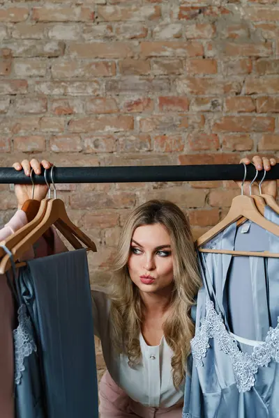 Young Beautiful Woman Clothing Rack Different Outfits Store Showroom — Stock Photo, Image