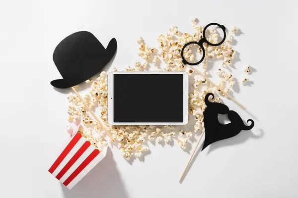Delicious Popcorn Party Props Tablet Computer Blank Screen Your Design — Stock Photo, Image