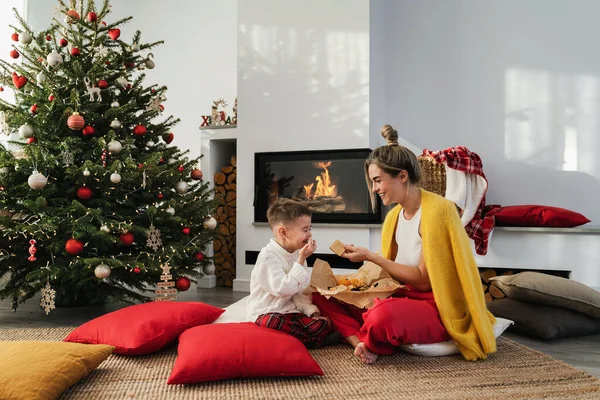Young Woman Her Little Son Sit Glowing Fireplace Cozy Living — Stock Photo, Image
