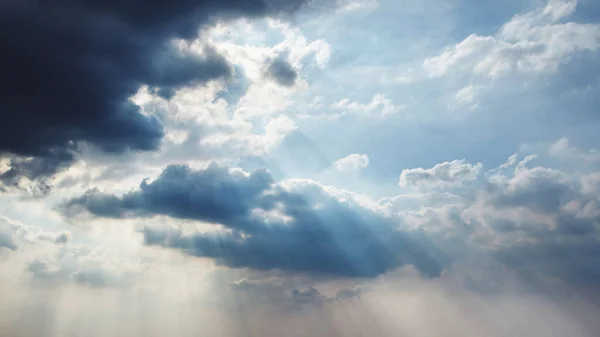 Dramatic Stormy Clouds Light Rays Shining — Stock Photo, Image