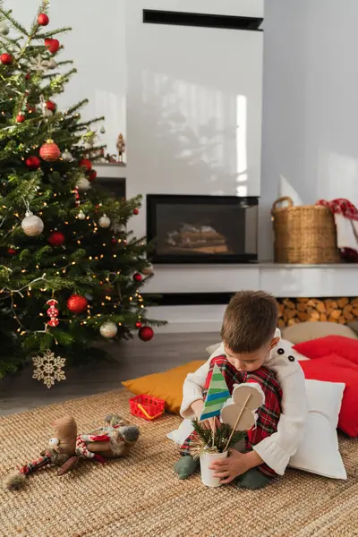 Cute Little Boy Plays Fireplace Cozy Living Room Adorned Christmas — Stock Photo, Image