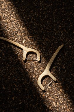 Tıpa yüzeyindeki Diş ipi Seçimlerinin Yakın Çekimi.