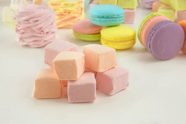 Verschiedene Süßigkeiten Makronen Marshmallows Und Zephyre Hausgemachte Farbige Desserts Für — Stockfoto