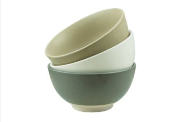 Beyaz arka planda izole edilmiş porselen kaseler. Gri, bej, grafit kaseleri.