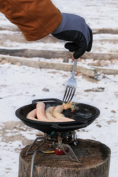 Worstjes Bowler Het Bos Winter Reizigers Voedsel Outdoor Activiteiten Camping — Stockfoto
