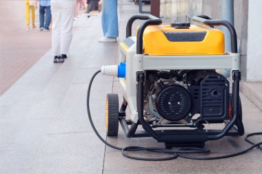 Şehirde acil durum güç kaynağı için dizel jeneratör kullanılır. Elektrik sorunu. Kesinti.