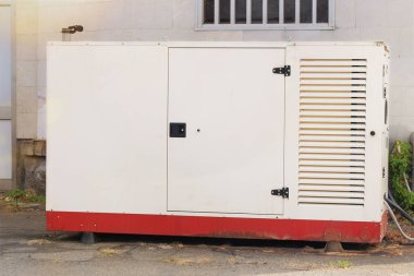 Acil güç kaynağı için dizel jeneratör. Yedek güç kaynağı jeneratörü. Özerk acil durum güç kaynağı. Sanayi jeneratörü. 