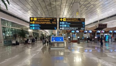Jakarta, Endonezya - 28 Nisan 2024: Soekarno Hatta Havalimanı 'ndaki imza panosu.