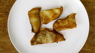 Tütsülenmiş vatoz pişirilmeye hazır..