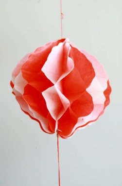 Kırmızı ve beyaz fenerler. Endonezya 'nın bağımsızlığını kutlamak için madalyalar.       