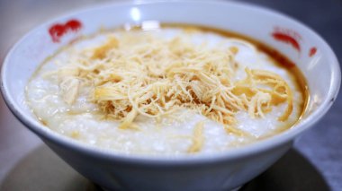 Sossuz tavuk lapası ve hindistan cevizi sütü..