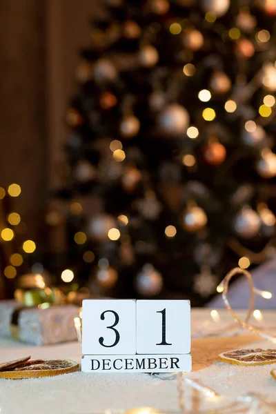 Calendário Com Data Dezembro Fundo Uma Árvore Natal Uma Decoração — Fotografia de Stock