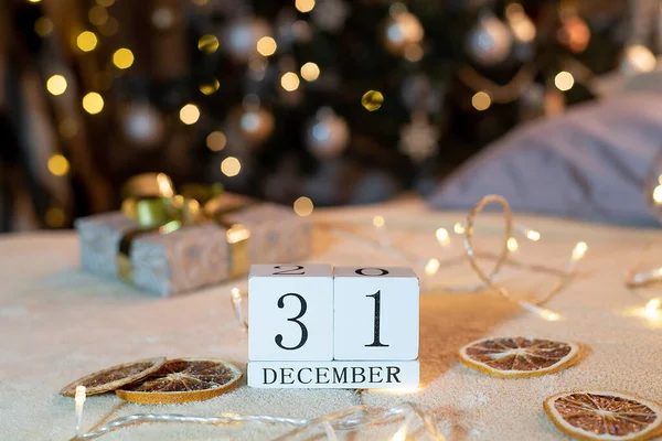 Calendário Com Data Dezembro Fundo Uma Árvore Natal Uma Decoração — Fotografia de Stock