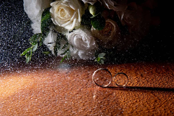 Обручки Фоні Букета Перед Церемонією Одруження Нареченого Нареченого Ідея Event Стокова Картинка