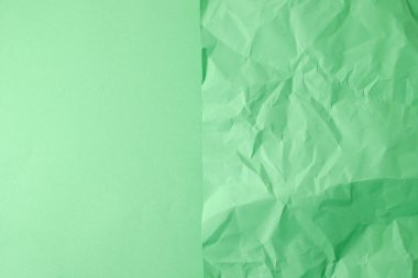 Buruşmuş yeşil kağıt ve pürüzsüz kağıt arkaplan