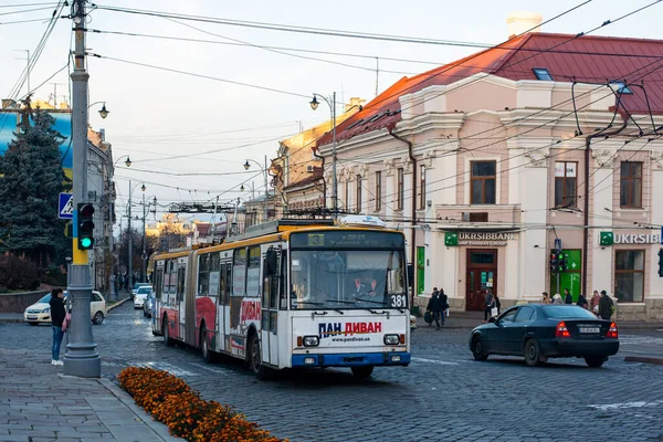 Chernivtsi Ukrajina 2022 Trolejbus Škoda 15Tr 381 Zlín 365 Jezdící — Stock fotografie