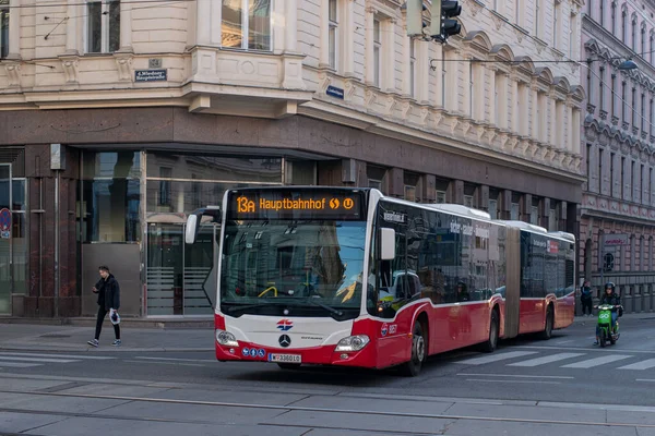 Vienna Austria Aprile 2022 Автобус Mercedes Benz O530 8511 Вулиці — стокове фото