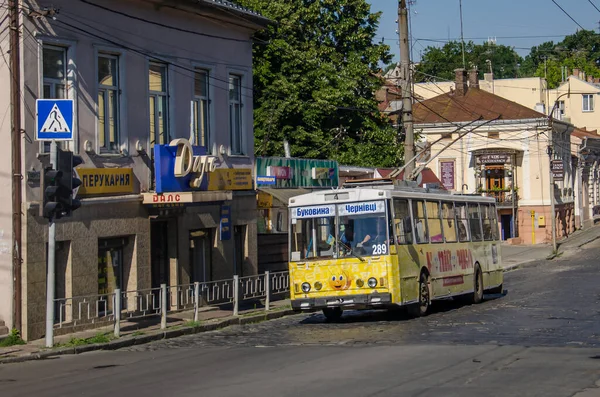 Чернивци Украина Июля 2017 Года Троллейбус Skoda 14Tr 289 Езда — стоковое фото