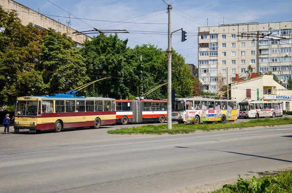 Чернивци Украина Августа 2017 Года Троллейбусы Skoda 14Tr 283 338 — стоковое фото