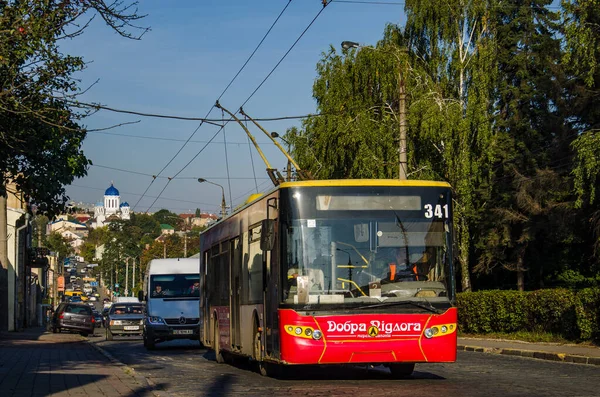 Чернивци Украина Сентября 2017 Троллейбус Laz E183 341 Езда Пассажирами — стоковое фото