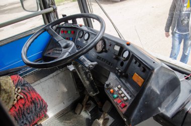 IVANO-FRANKIVSK, UKRAINE - Ekim 07, 2017. Kabin troleybüsü YuMZ T2 # 169 Ivano-Frankivsk troleybüs deposunda.