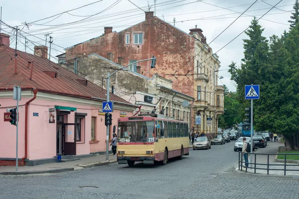 Cherniwtsi Ukraina Czerwca 2022 Trolleybus Skoda 14Tr 275 Jazda Pasażerami — Zdjęcie stockowe