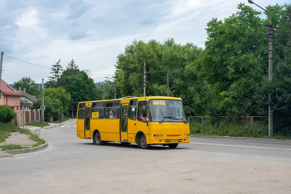 Chernivtsi Ukraine Juli 2023 Buss Ataman A093 Ridning Med Passagerare — Stockfoto