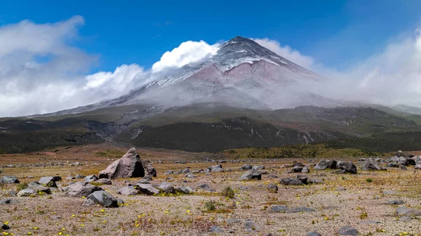 Cotopaxi Volcano Which Has Been Throwing Out Ash Has One — Stock Photo, Image