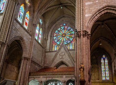 Quito, Ekvador 'daki Bazilika del Voto Nacional Kilisesi.