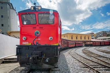 Quito, Pichincha, Ekvador - 20 Kasım 2013: Quito 'da, eski trenler şimdi turistik turistik eğlence merkezi olarak hizmet veriyor, güzel manzaralarda manzaralı geziler ve sergilenen kültürel miraslar sunuyorlar.