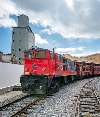 Quito, Pichincha, Ekvador - 20 Kasım 2013: Quito 'da, eski trenler şimdi turistik turistik eğlence merkezi olarak hizmet veriyor, güzel manzaralarda manzaralı geziler ve sergilenen kültürel miraslar sunuyorlar.