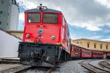 Quito, Pichincha, Ekvador - 20 Kasım 2013: Quito 'da, eski trenler şimdi turistik turistik eğlence merkezi olarak hizmet veriyor, güzel manzaralarda manzaralı geziler ve sergilenen kültürel miraslar sunuyorlar.