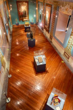 Quito, Pichincha, Ekvador - 20 Kasım 2013: 1500 'lerde inşa edilen San Francisco Manastırı içindeki müzelerin iç mekanları. 