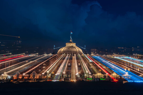 Light painting at Kurhaus Scheveningen in The Netherlands. Photographic techniques of moving a light source while taking a long-exposure - Grand Hotel Amrth Kurhaus — Stock Image Light Painting Kurhaus Scheveningen Netherlands Photographic Techniques Moving Light Source Royalty Free Stock Images